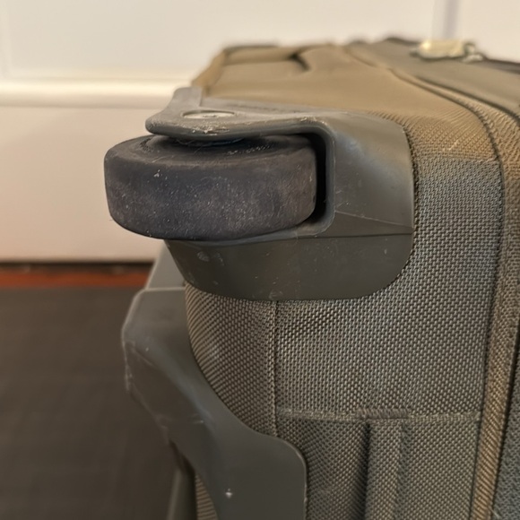 Briggs & Riley Khaki Travel Suitcase - Picture 9 of 10